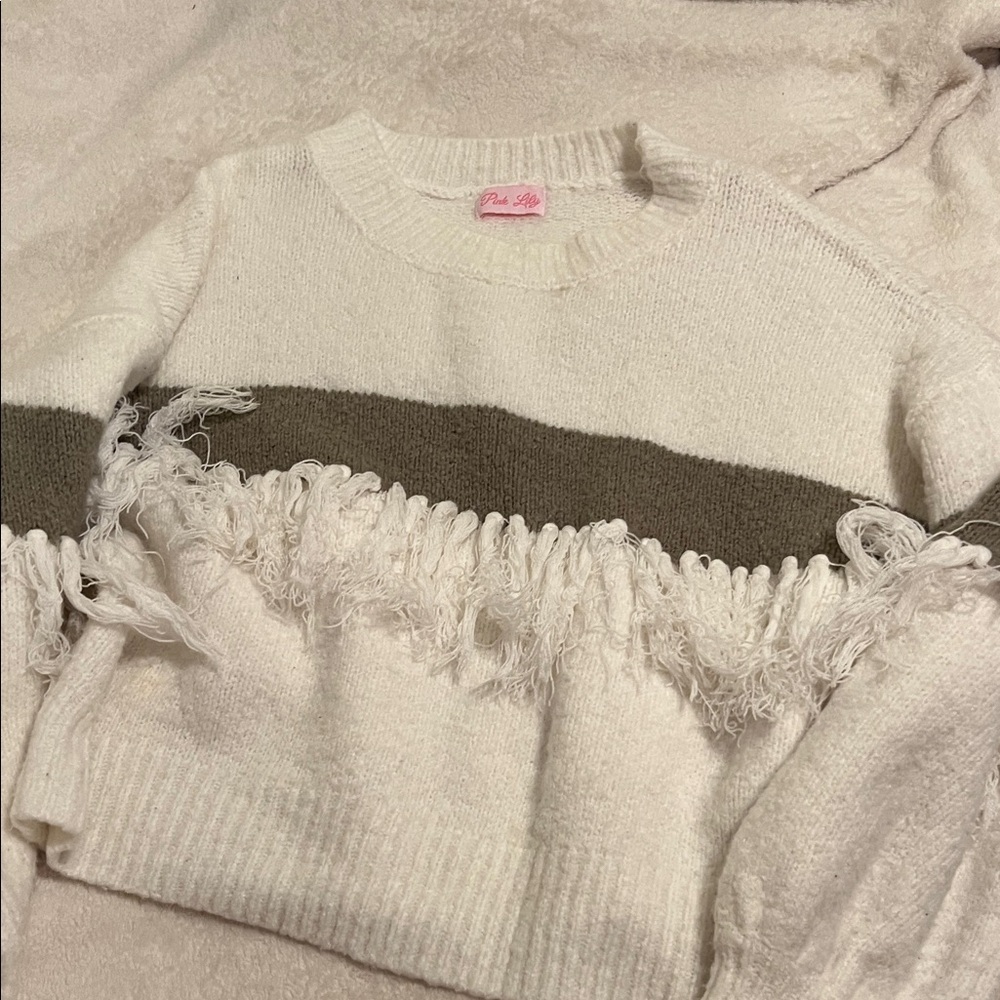 Cozy White and Khaki Sweater fringe detail S